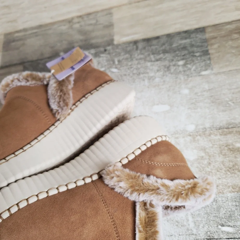 SKECHERS Wilshire Blvd-Fallin for You Womens Boots Sz 10 Chestnut Suede Slip On